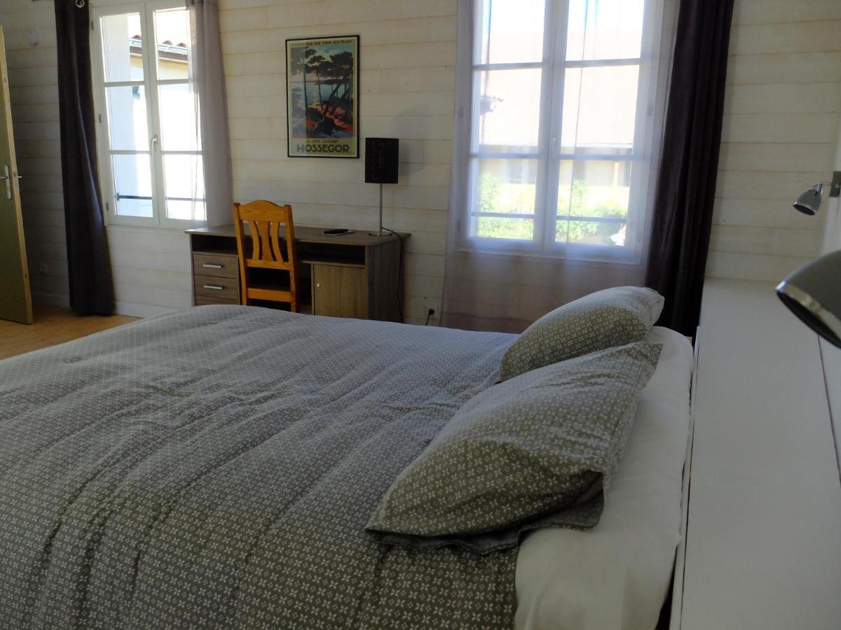 Bed and Breakfast De L'Autre Cote Garlin Exteriér fotografie